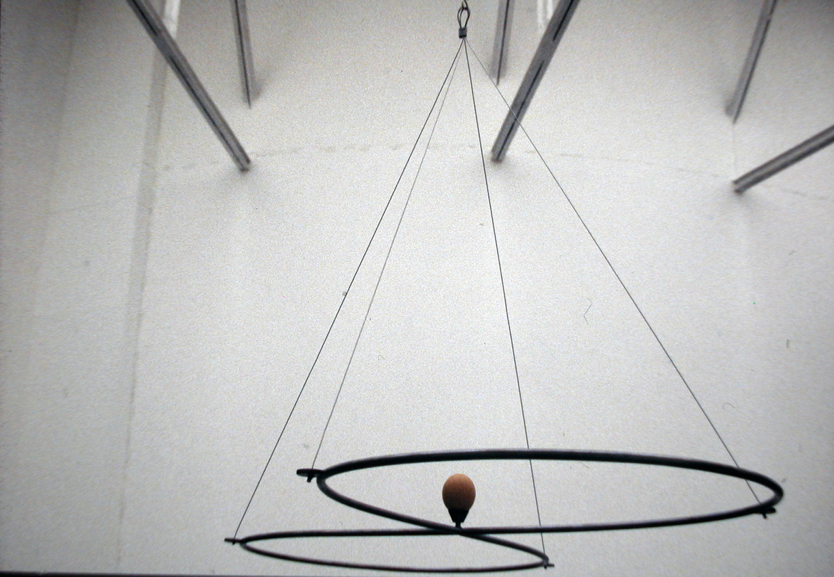 0279 Gabriel Orozco Kiss ofn the Egg 1998_縮小大小