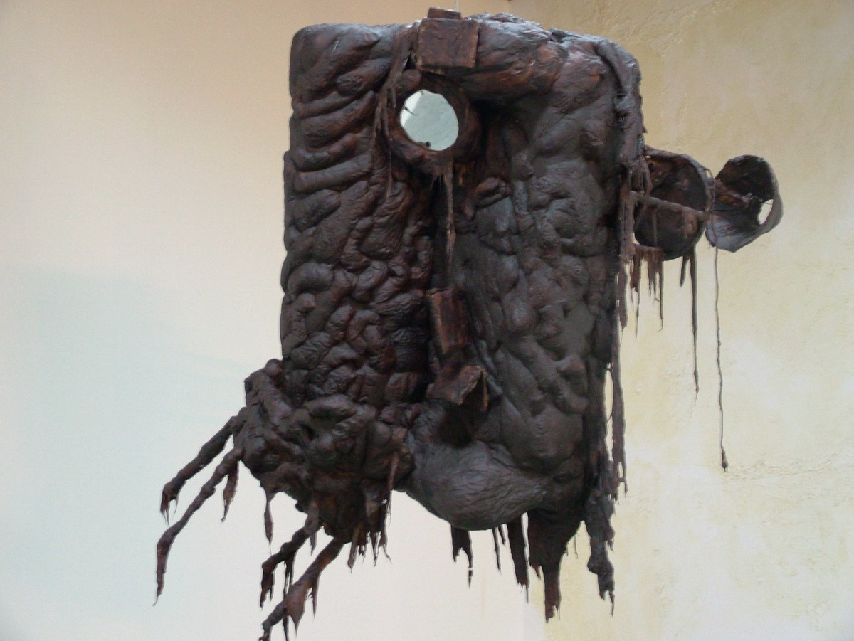 n047 Michel Blazy 2007 Canape Sofa-cotton-chocolate-cream_縮小大小