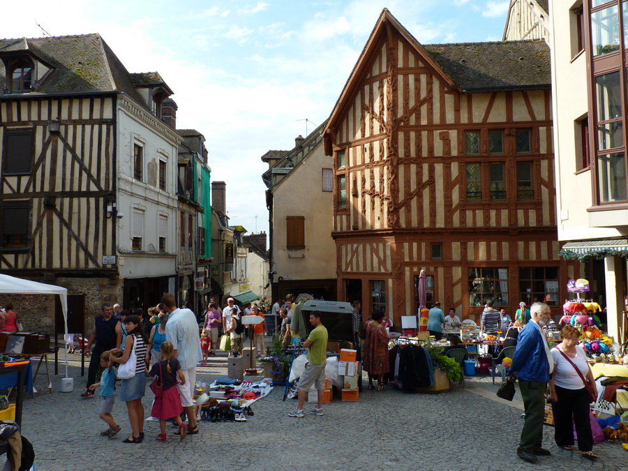 081-7 Joigny g-Maison de l arbre de Jesse d-Maison des sept tetes 2012-08