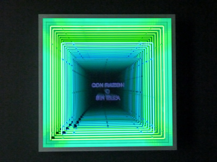 011 Ivan Navarro con razon o sin ella122x122x25.5cm 2013