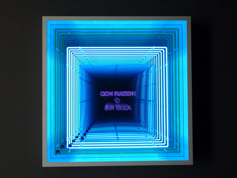 012 Ivan Navarro con razon o sin ella122x122x25.5cm 2013