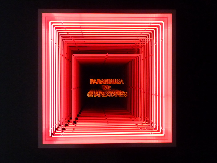 015 Ivan Navarro farandula de charlatanes 122x122x25.5cm 2013