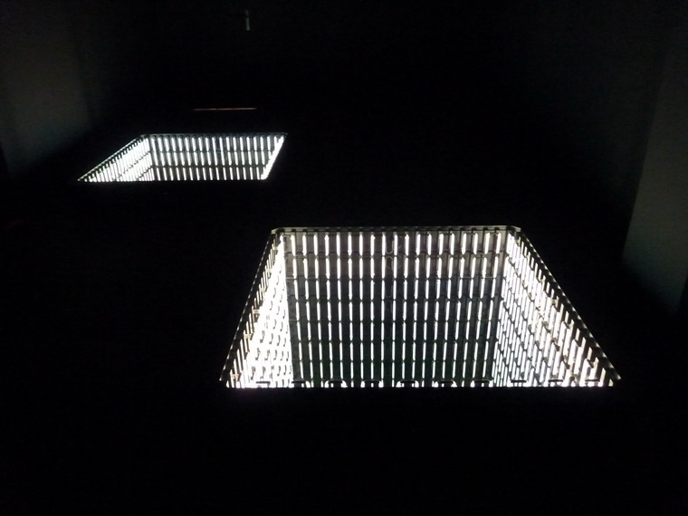 004 Ivan Navarro untitled -twin towers 10.5x146.5x146.5cm 2011