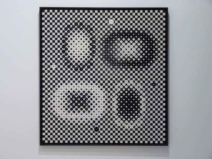 「動力藝術」(Kinetic art)及「視覺藝術」(Optical art)分三種類型 ：