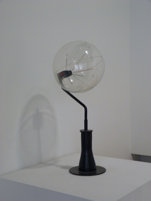 0193 Takis ne1925 sphere magnetique 1968 fer plexiglas aiguilles -aimant