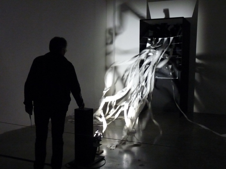 056 Julio Le Parc rubans au vent 1988