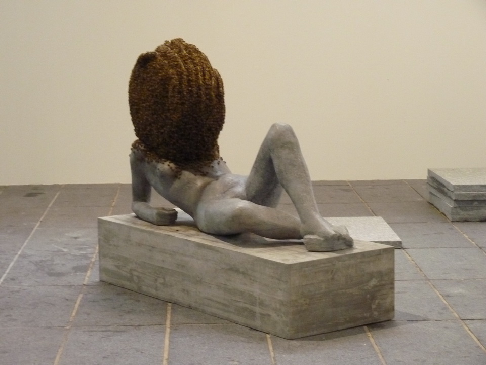 020 Pierre Huyghe untitled -liegender Frauenakt 2012 coll Ishikawa Okayama Japon