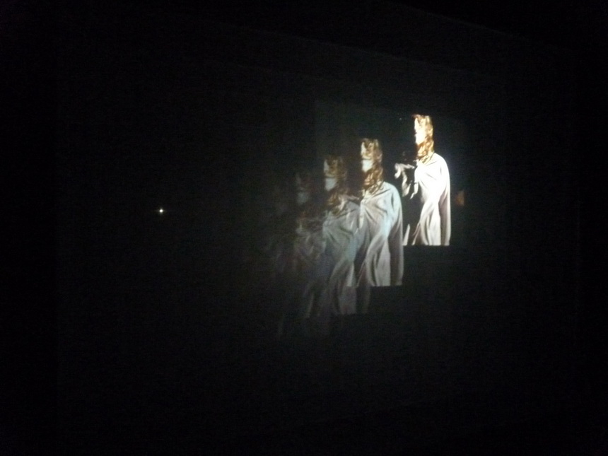 019 Bill Viola the veiling -les voiles 1995 deux projections a travers neuf grands voiles 30 minutes