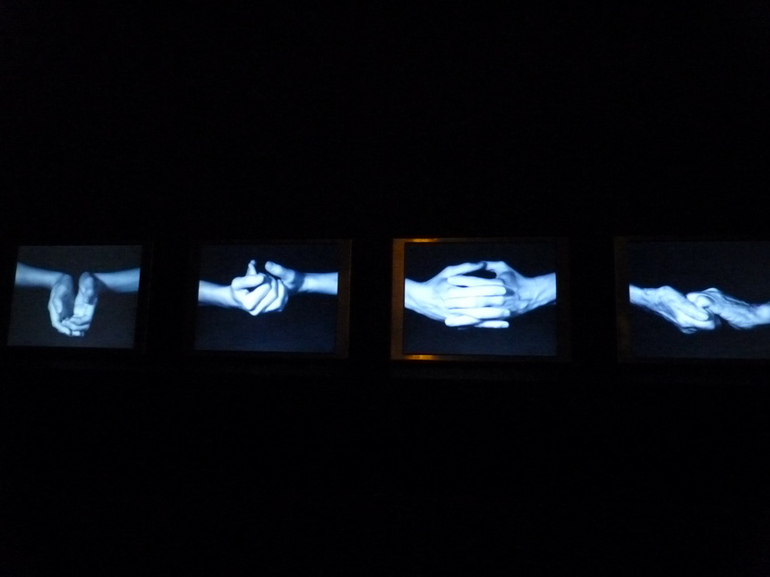 034 Bill Viola four hands 2001 4 ecrans LCD 23 minutes performeurs B Viola K Perov B Viola L Stark