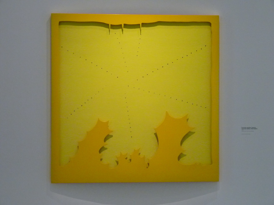 010 Lucio Fontana concept spatial- petit theatre 1965 trous bois laque galeria dello Scudo Verone