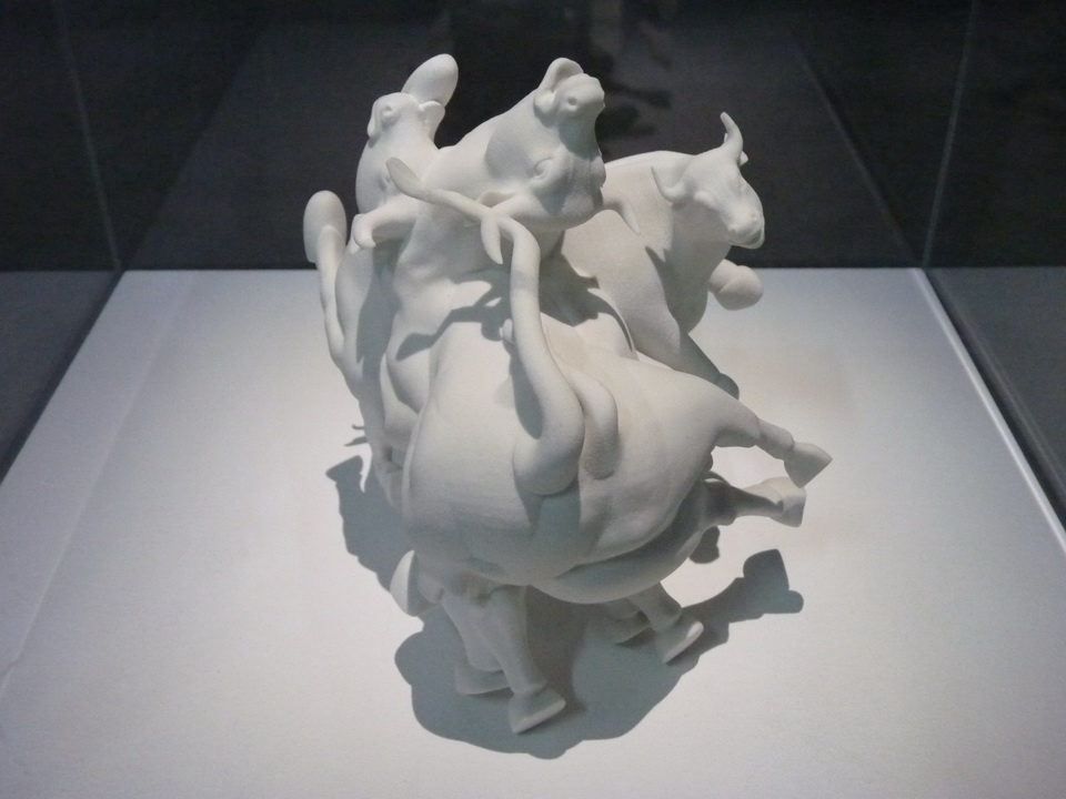 055 Antonio Vega Macotela ne1980 l epreuve de l etranger 2014 ceramique video et sculpture