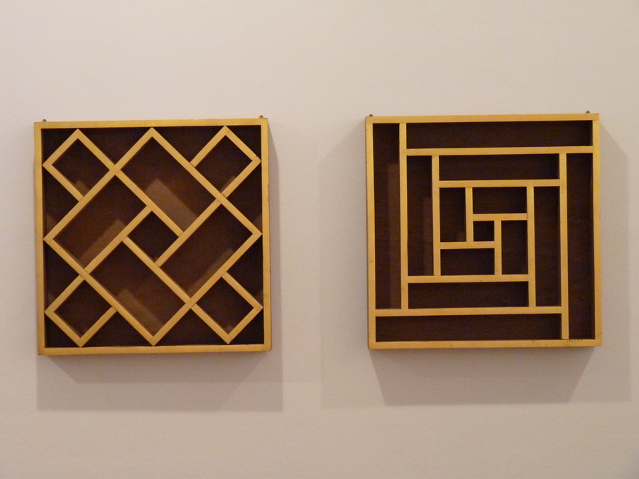 023 Daniel Dezeuze g-lcone-3 d-lcone-2 50x50x7cm 2014 bois feuille d or