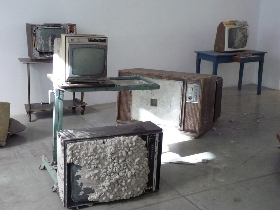 032 Wolf Vostell -endogen Depression 1980 installation