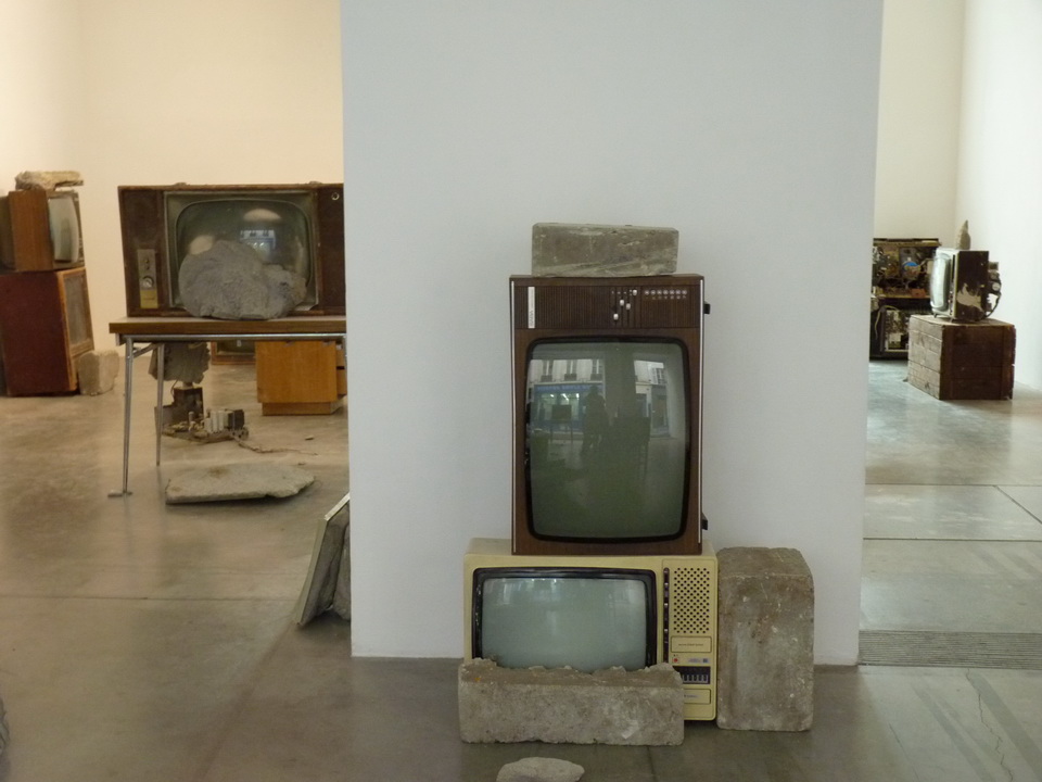 033 Wolf Vostell -endogen Depression 1980 installation