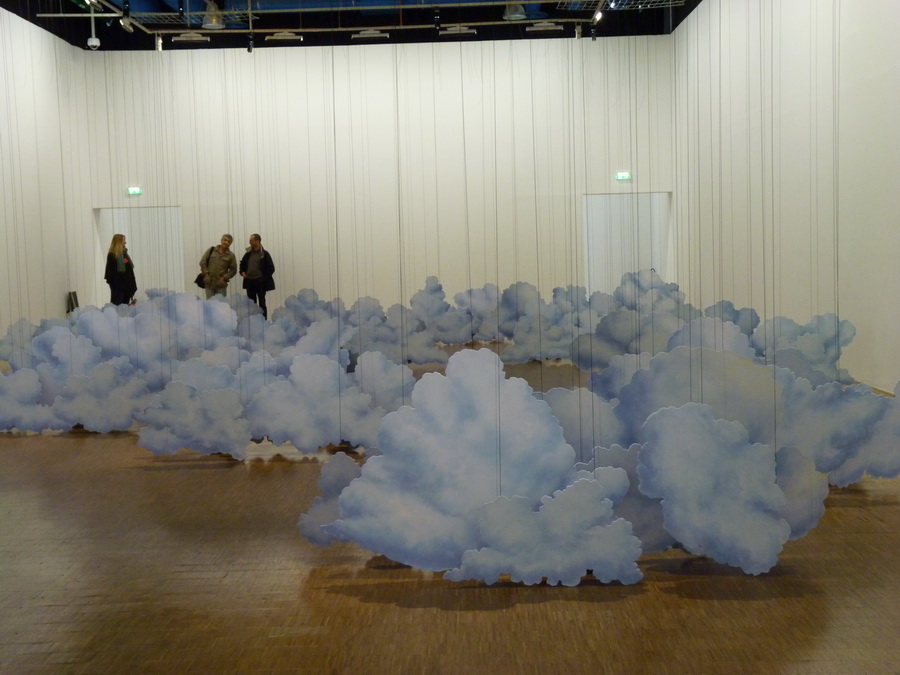 016 Latifa Echakhch -L air du temps 2014 installation objets divers