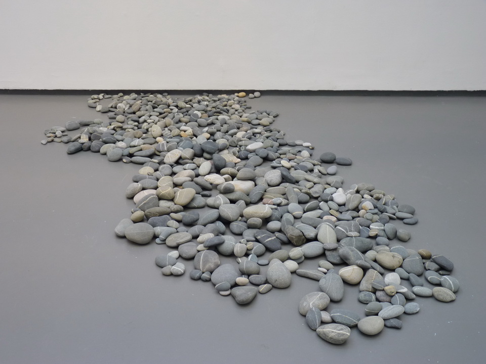 099-2 Dominique Ghesquiere pierres roulees 2014 installation