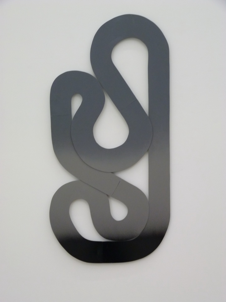 076 Blair Thurman downward spiral club 111x53cm 2014 metal et peinture