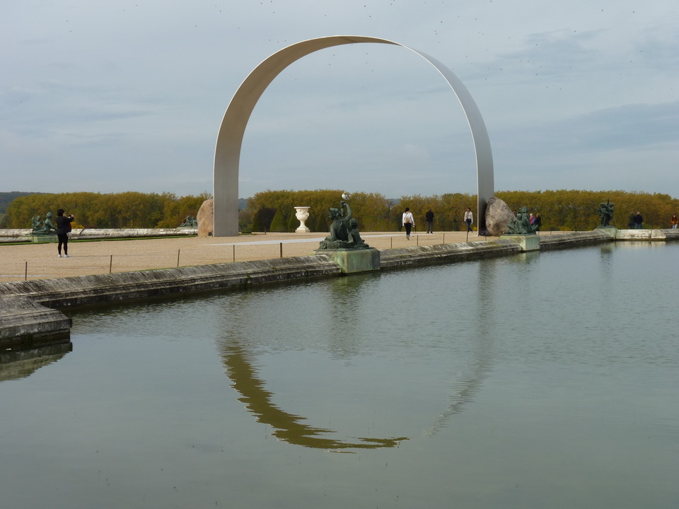 005 Lee Ufan  ne1936  relatum-l arche de Versailles  2014 acier pierre