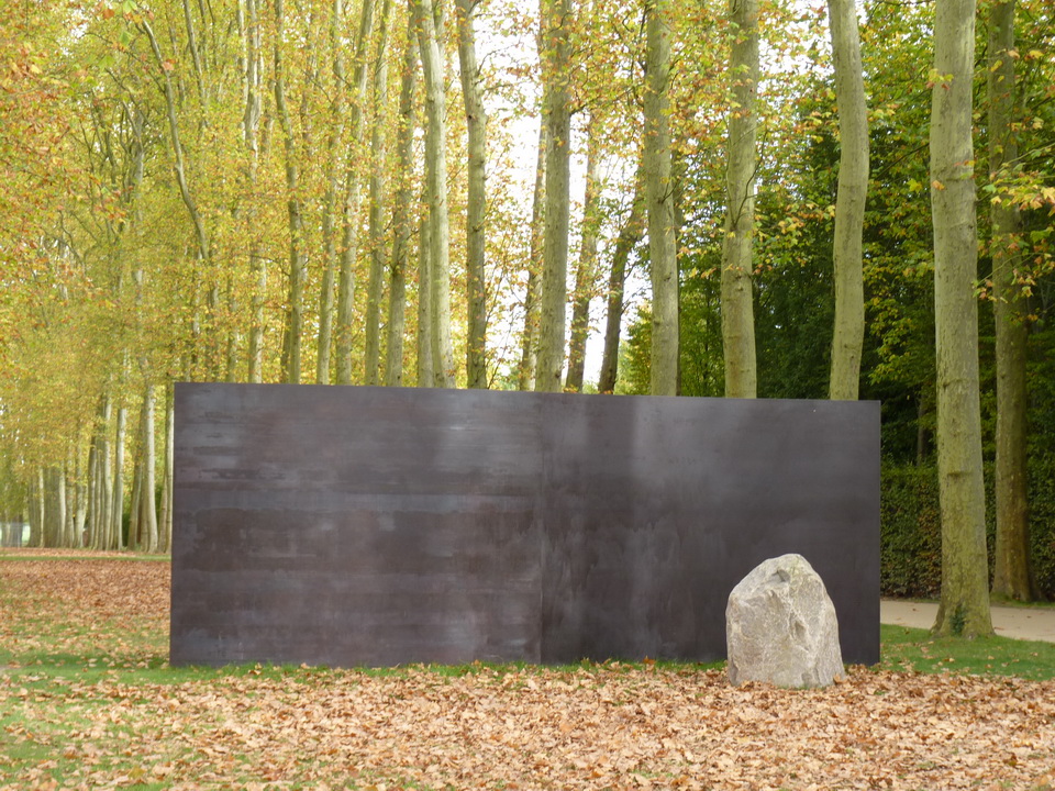 035 Lee Ufan  ne1936  relatum- dialogue Z  2014 acier pierre