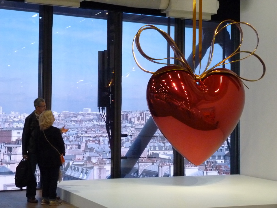 041 Jeff Koons coeur suspendu -roug-or 1994-2000 acier inoxydable au poli miroir et vernis trasparcet et laiton