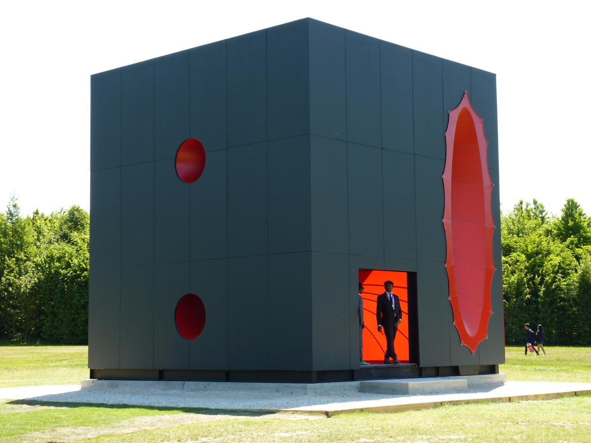 0097 Anish Kapoor sectional body preparing for monadic singularity 2015