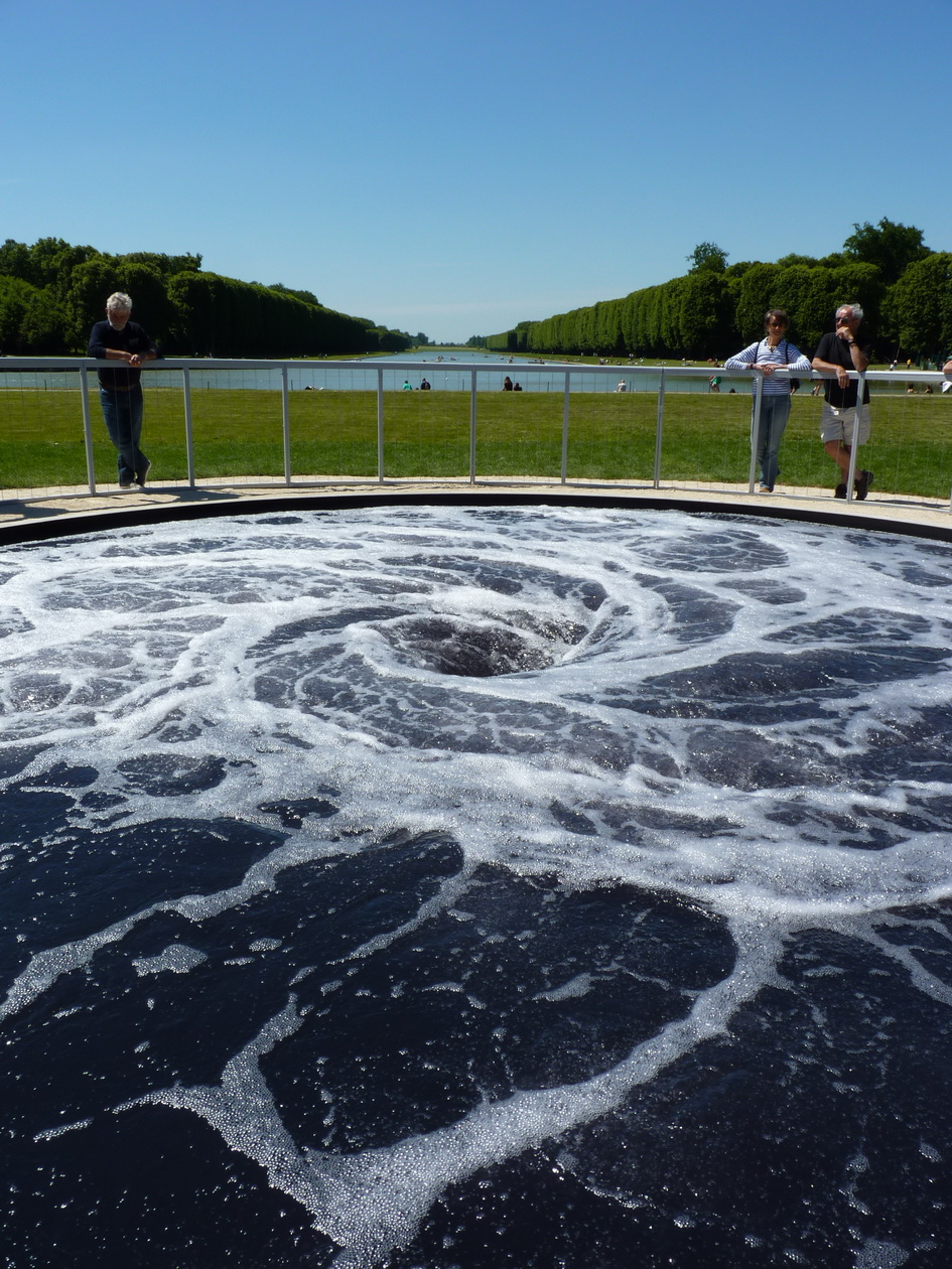 0109-2 Anish Kapoor descension 2015 installation