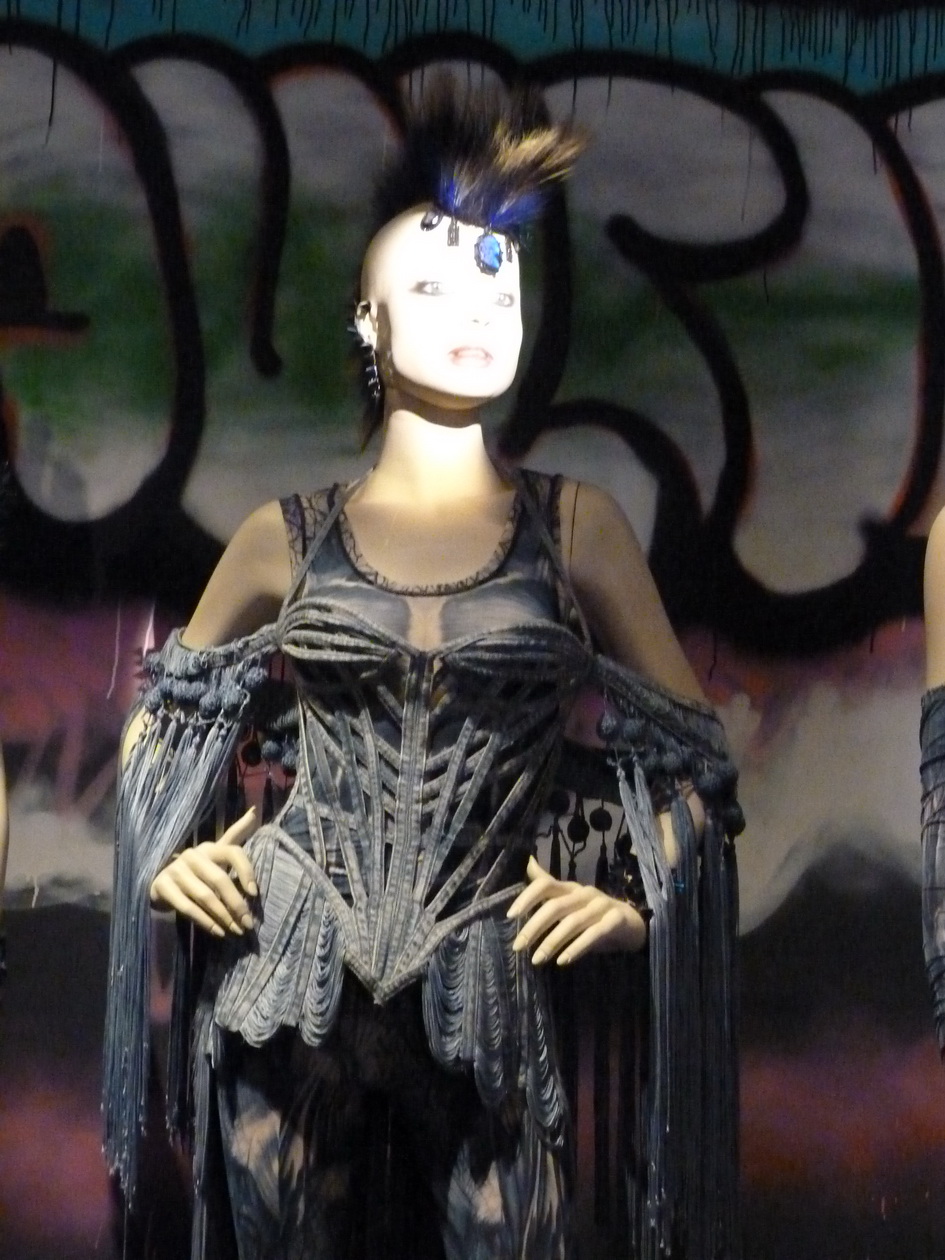 018 Corset a traine en soie -Jean 2002