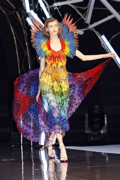 003 alexander-mcqueen-runway-1