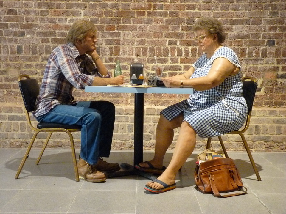 023 Duane Hanson self-portrait with model 1979 poltvinyl polychromed in oil .mixed media with accessories