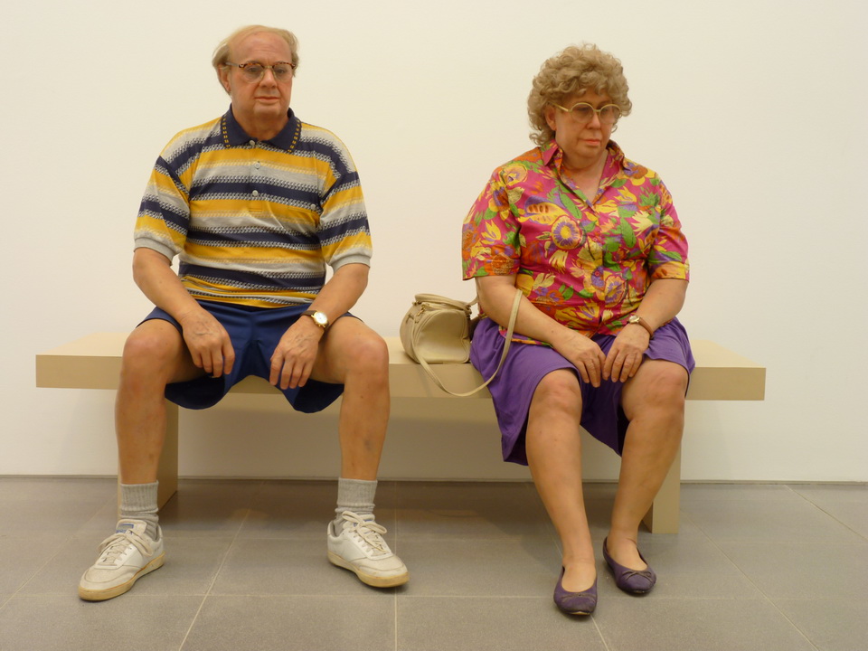 037 Duane Hanson old couple on a bench 1984 bronze polychromed in oil .mixed media with accessories