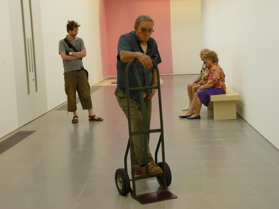 039 Duane Hanson man with hand cart 1975 polyester resin and fibreglass polychromed in oil .mixed media with accessories