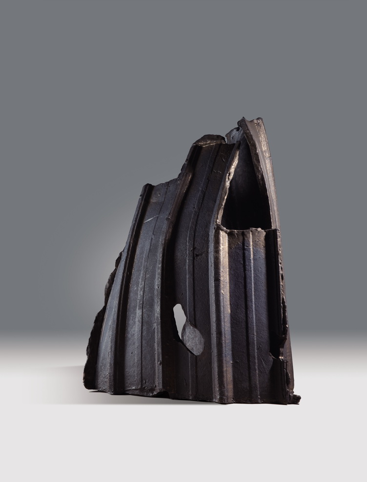 001非器系列 X H90x78x50cm 2012 陶、還原燒、熟料土、金銅釉1250度
