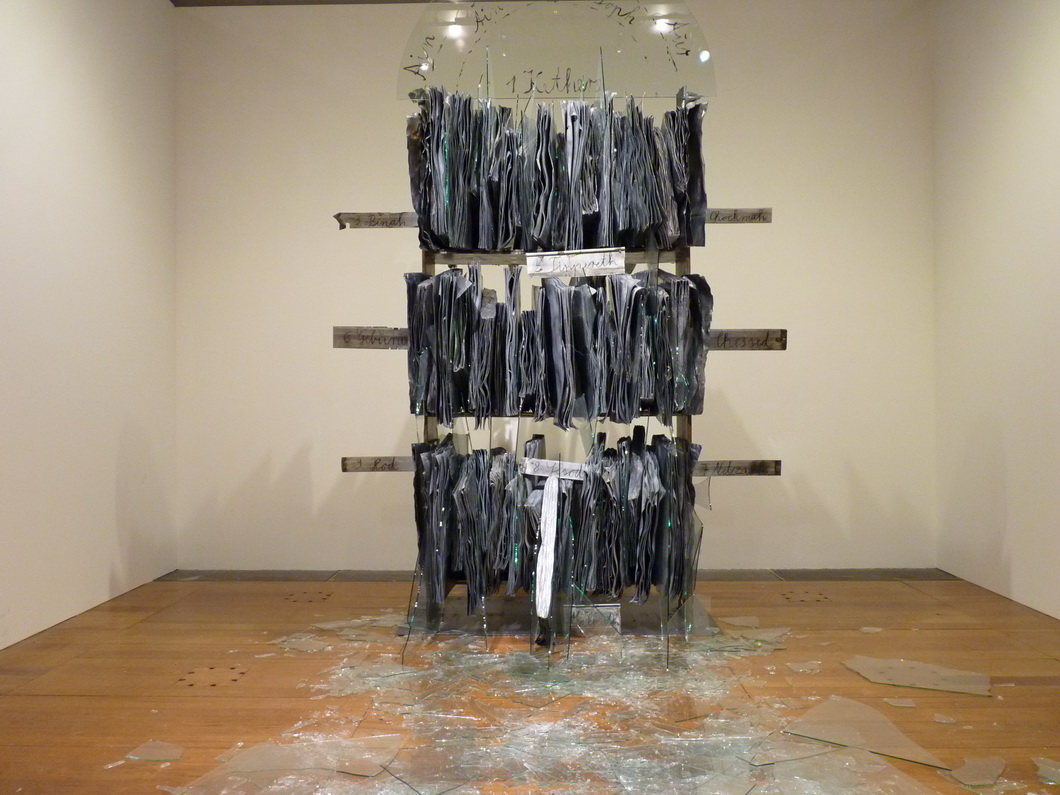 007-6 Anselm Kiefer shevirat ha -kelim 2015 installation metal livres de plomb et brisde verre