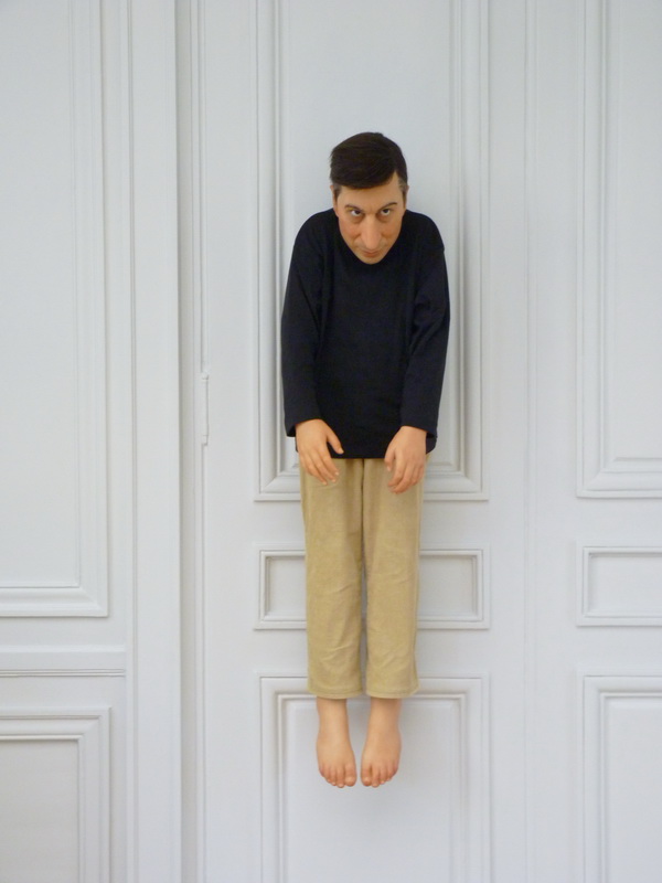 p1570705-maurizio-cattelan-we-68x148x78-7cm-2010-resine-polyester-polyrethane-peinture-cheveux-humains-vetements-bois