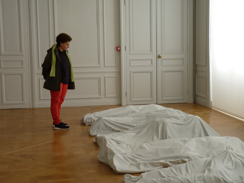 p1570745-3-maurizio-cattelan-all-2007-30x100x200cm-chacune-neuf-sculptures-en-marbre-de-carrare