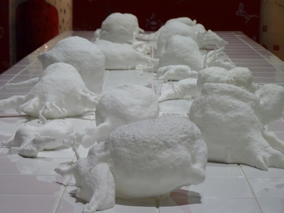 p1560716-3-barthelemy-toguo-vaincre-le-virus-2016-installation