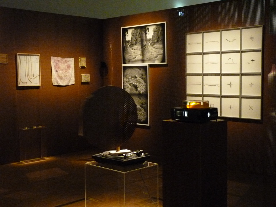 p1560718-yto-barrada-objets-indociles-supplement-a-la-vie-de-terese-riviere-2016-installation