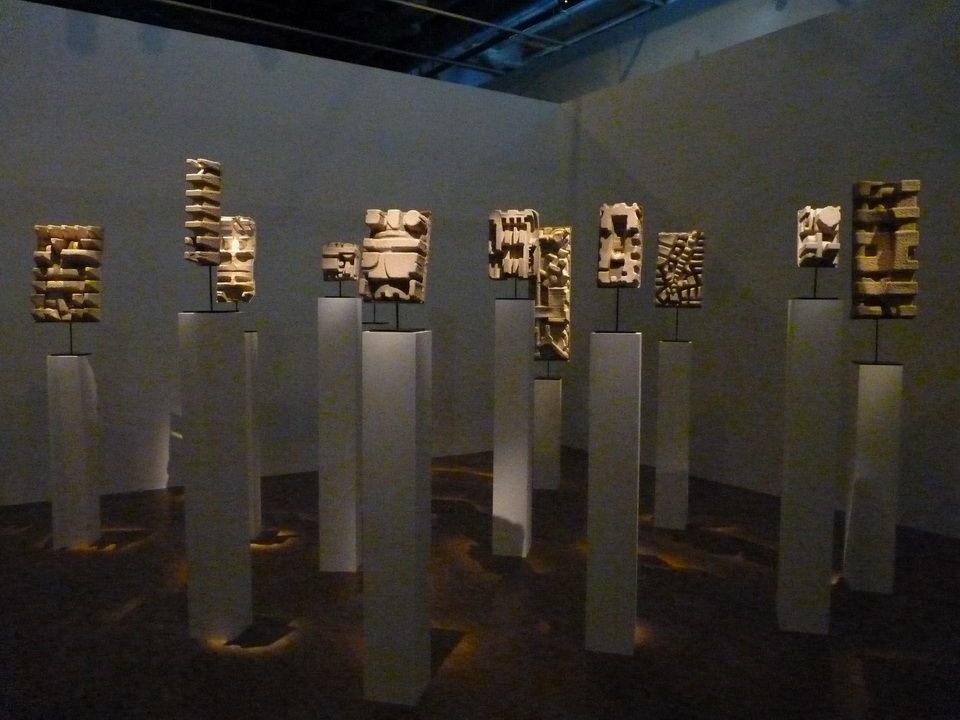p1560738-kader-attia-l-nempreinte-de-l-autre-2016-papier-meche-installation