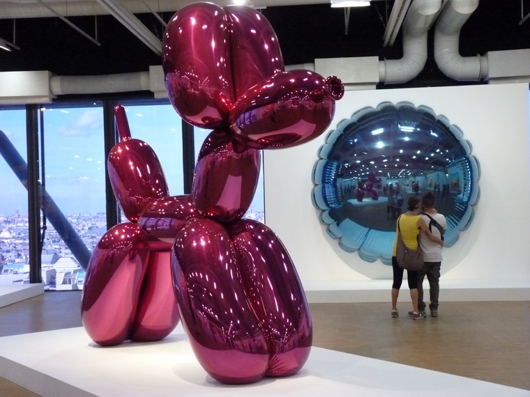 jeff-koons-balloon-en-forme-de-chien-magenta-1994-2000-acier-inoxydable-au-poli-miroir-et-vernis-trasparcet