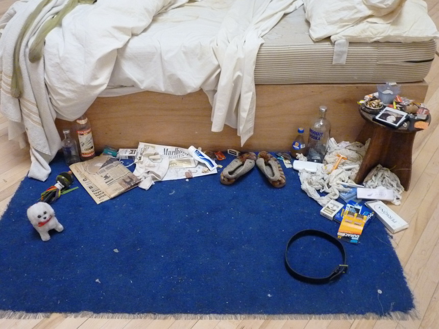 tracey-emin-1-b1963-my-bed-1989-box-frame-mattress-linens-pillows-and-various-objects