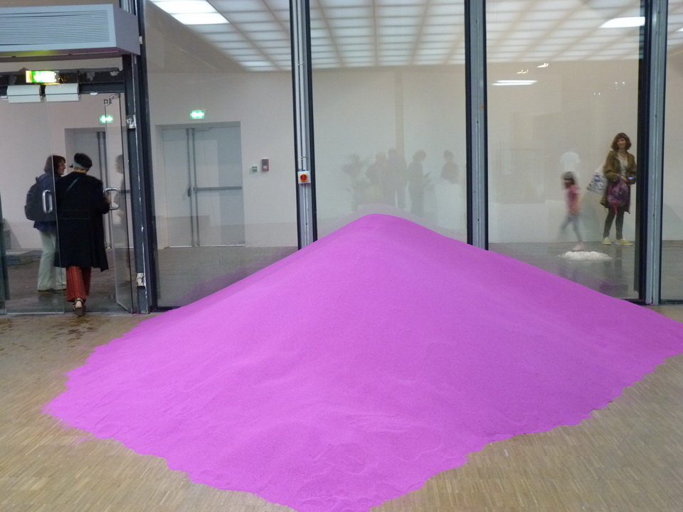 553 Pierre Huyghe made ecosystem 2013