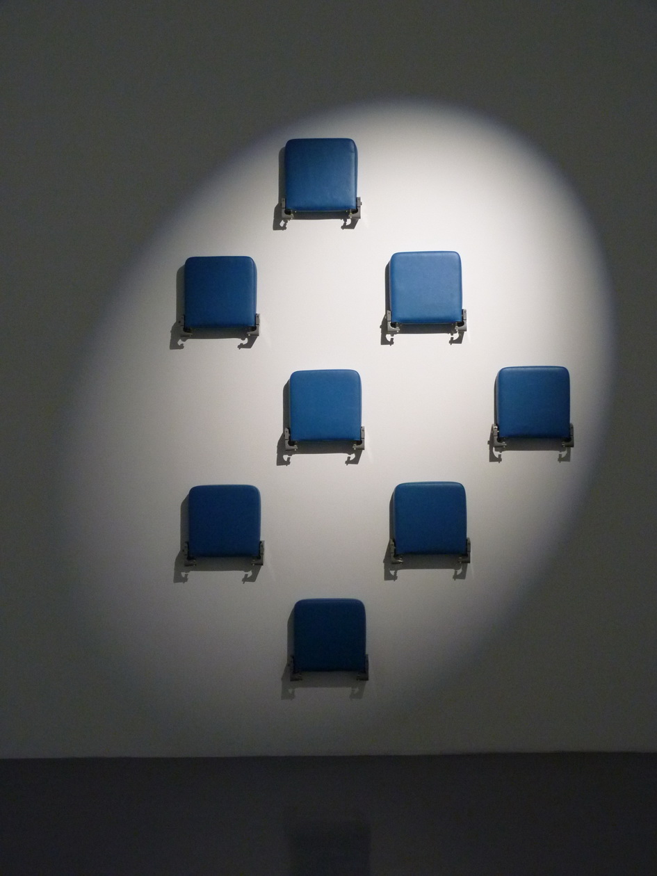 P1610160 Information Fiction Publicite la tribune des spectateurs chaque 10X3x37cm 1987-2017