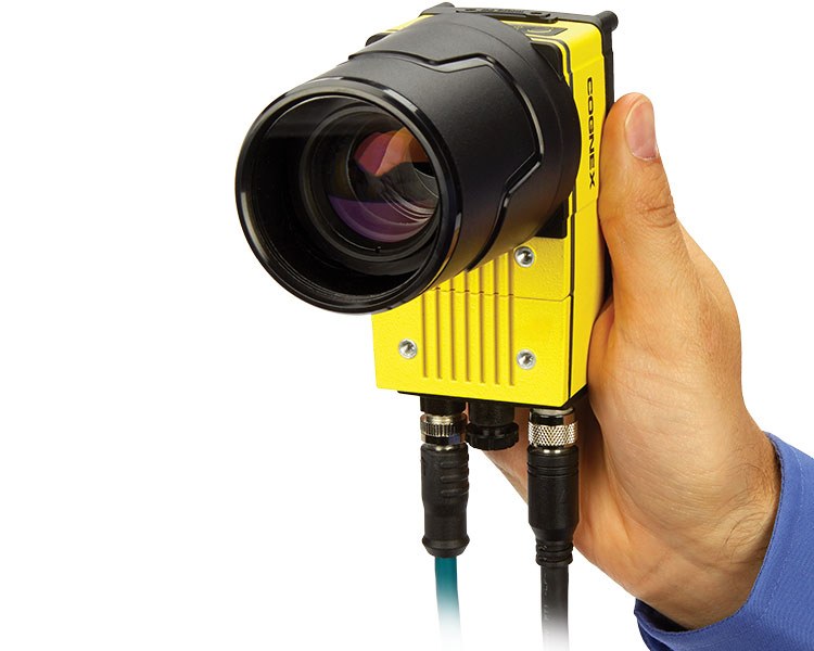 in-sight-9000-in-hand.jpg