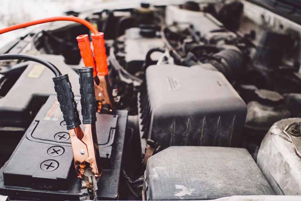 Tester une batterie de voiture : comment faire