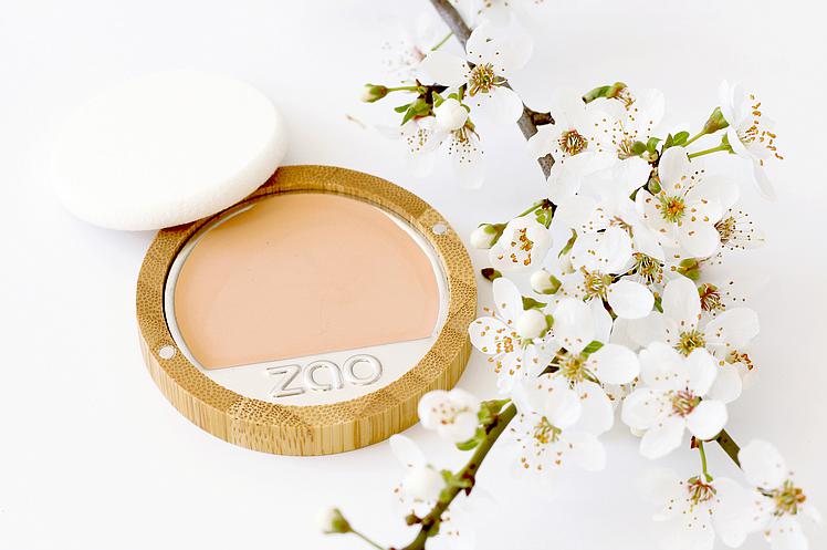 https://s3.eu-west-3.amazonaws.com/zaomakeup.com/assets/compact-foundation_748_497-73795.jpg