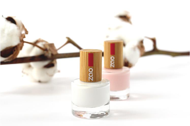 https://s3.eu-west-3.amazonaws.com/zaomakeup.com/assets/french-manicure_748_497-73475.jpg
