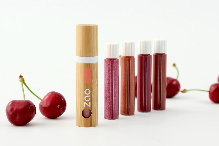 https://s3.eu-west-3.amazonaws.com/zaomakeup.com/assets/lip-gloss_748_497-72291.jpg