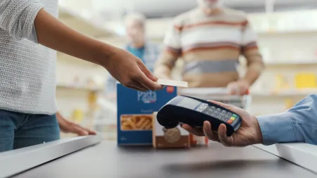 Programa de Cartão Alimentar Atende 39 Mil Famílias em Portugal