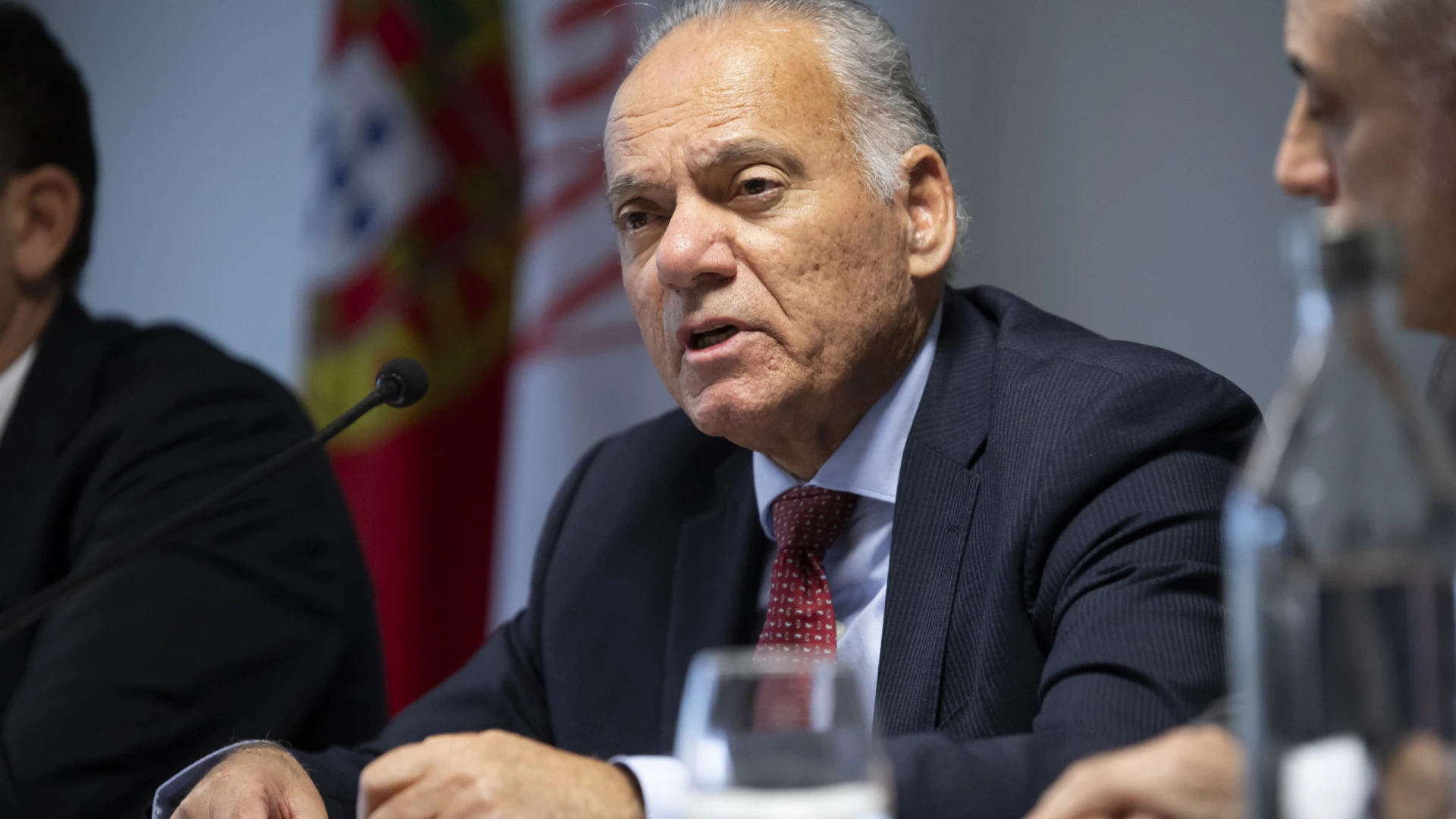 "PGR garante independência do MP face à política"