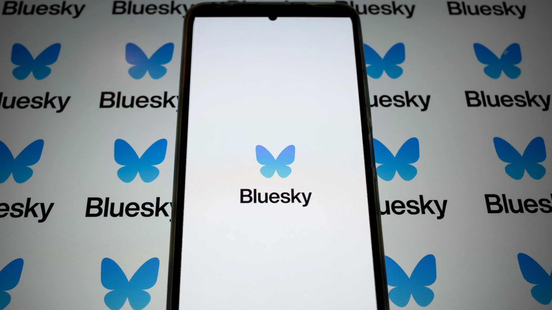 Bluesky começa a autenticar contas de personalidades relevantes